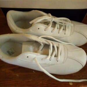 Fierce fears cheerleading shoes.  Brand new in box.9.5 white.